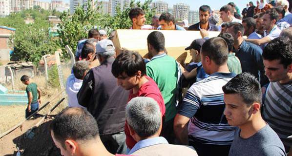 diyarbakir8217da-oldurulen-doktor-abdullah-birogul-sesiz-sedasiz-topraga-veridi-58563 Diyarbakır’da öldürülen Doktor Abdullah Biroğul, sesiz sedasız toprağa veridi
